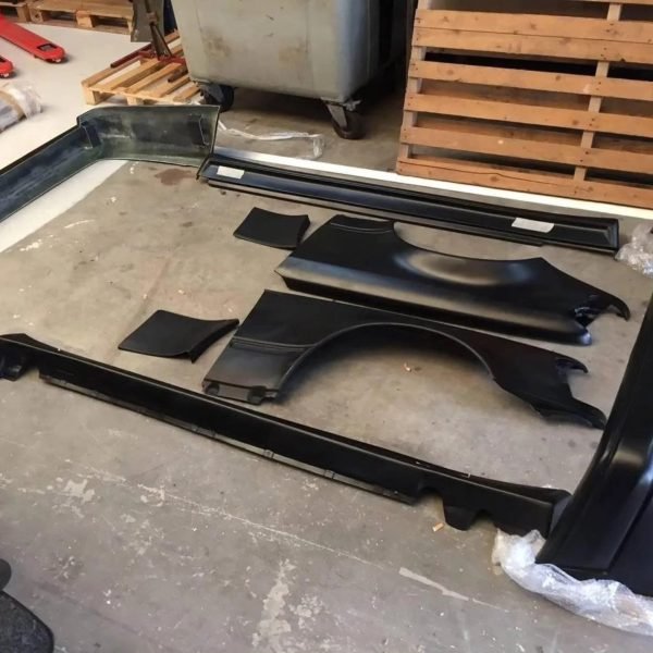 Mercedes-Benz W124 AMG Body Kit