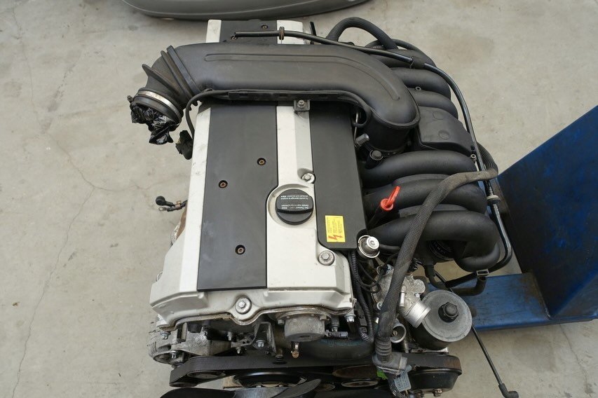 Mercedes-Benz M104 3.2L Inline-6 Engine - Image 3