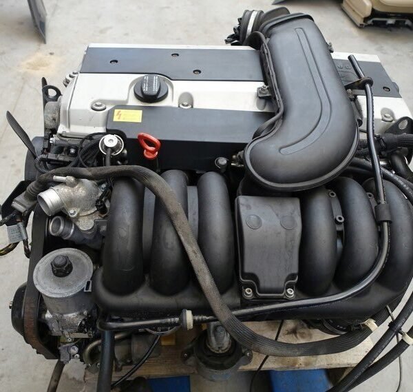 Mercedes-Benz M104 3.2L Inline-6 Engine