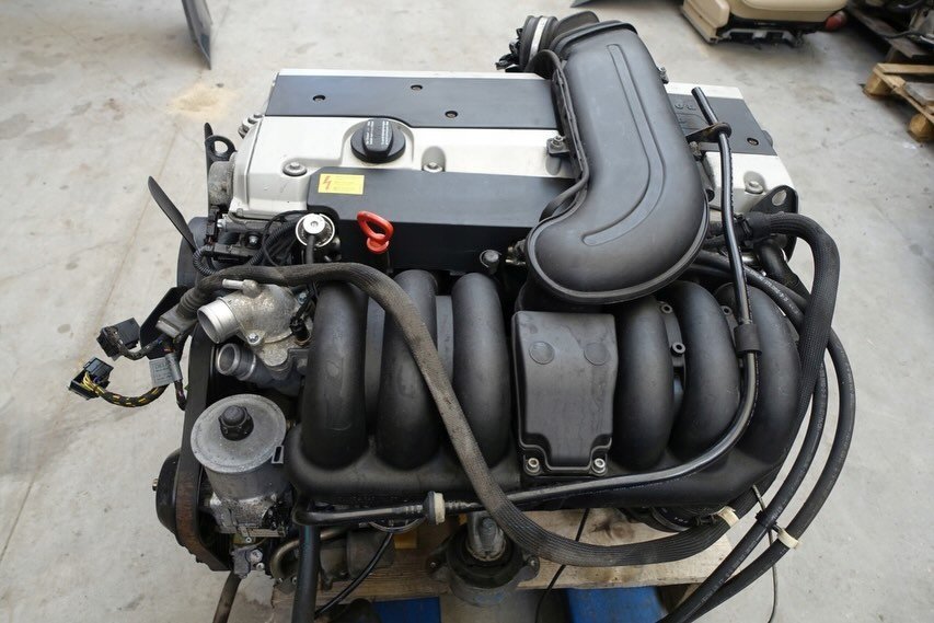 Mercedes-Benz M104 3.2L Inline-6 Engine