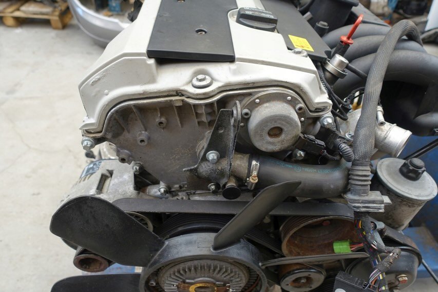 Mercedes-Benz M104 3.2L Inline-6 Engine - Image 2